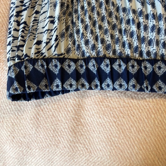 Chico’s - Full lining, maxi flowy and elegant skirt. Can fit 14to 18 - Picture 5 of 10